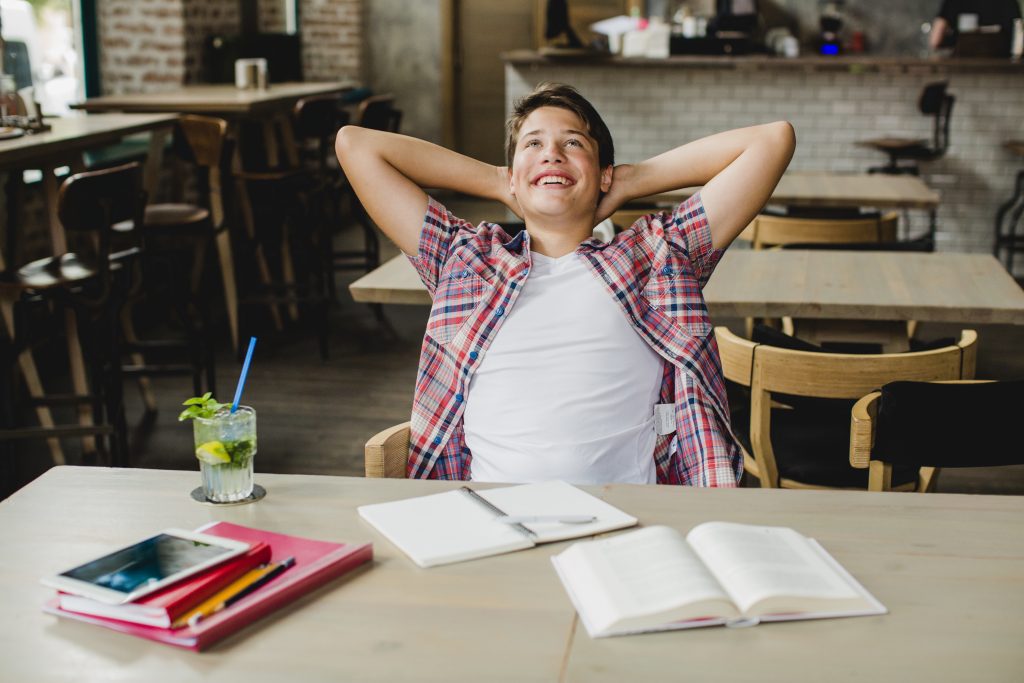 Student planning morning vs night study timetable