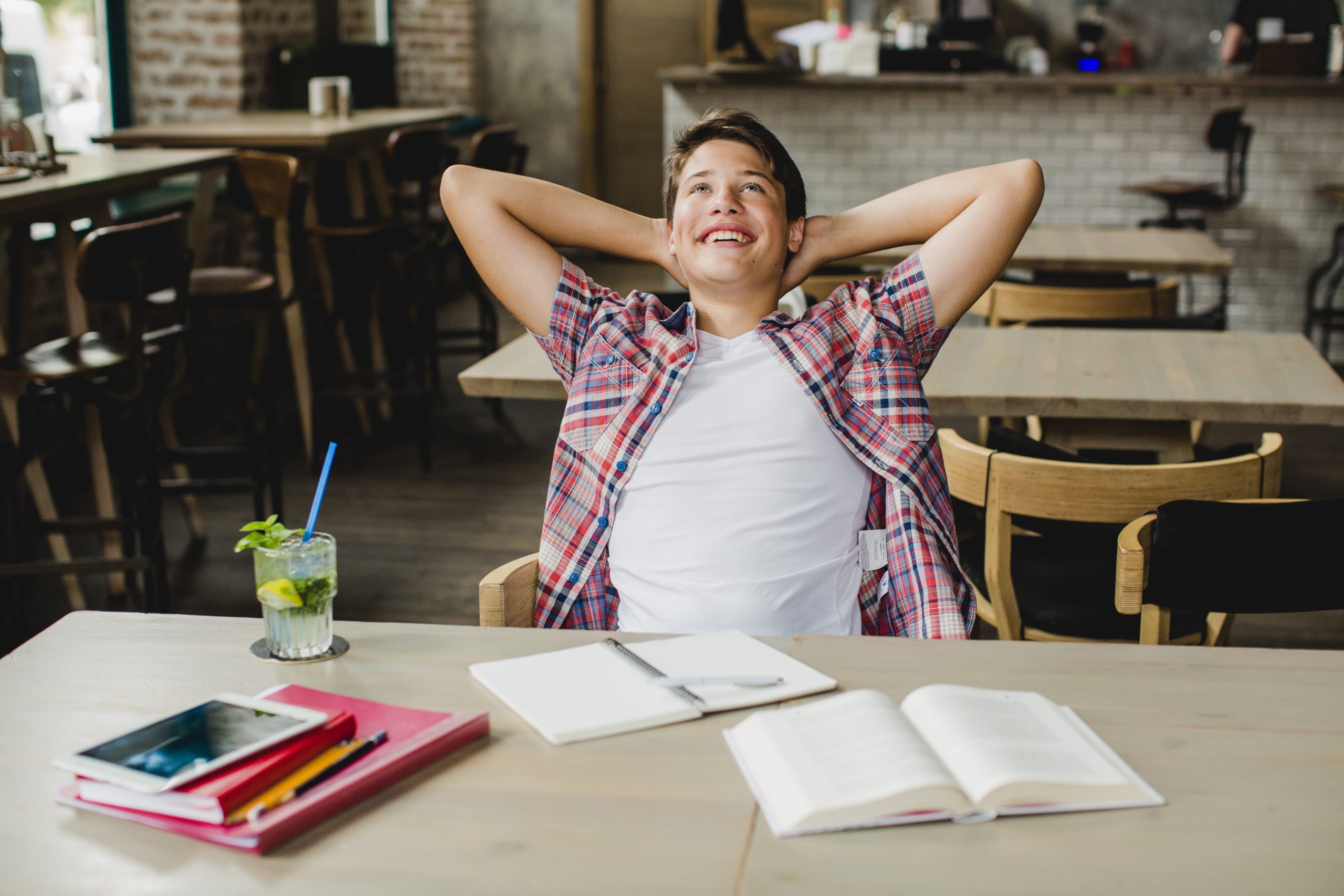Student planning morning vs night study timetable