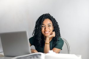 Student using microlearning 10-minute study sessions to boost focus